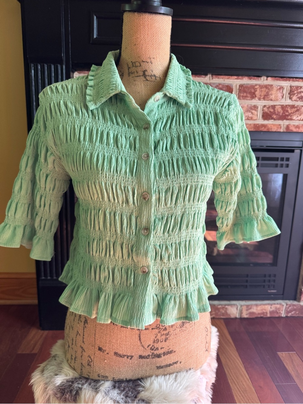 Anthropologie maeve smocked button up NWT - Picture 4 of 4